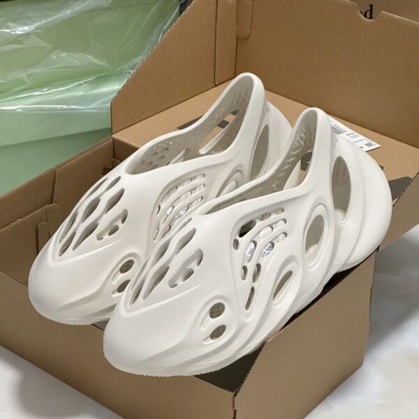 AD Yeezy Foam Runner Sand - Shoes