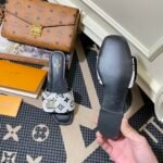LV Lock It – Slides – Red