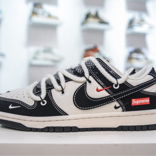 NK Dunk Low Supreme - Sneakers