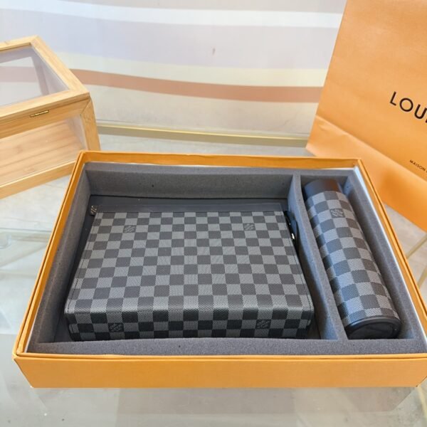 LV Toiletry Pouch 26 - Bag