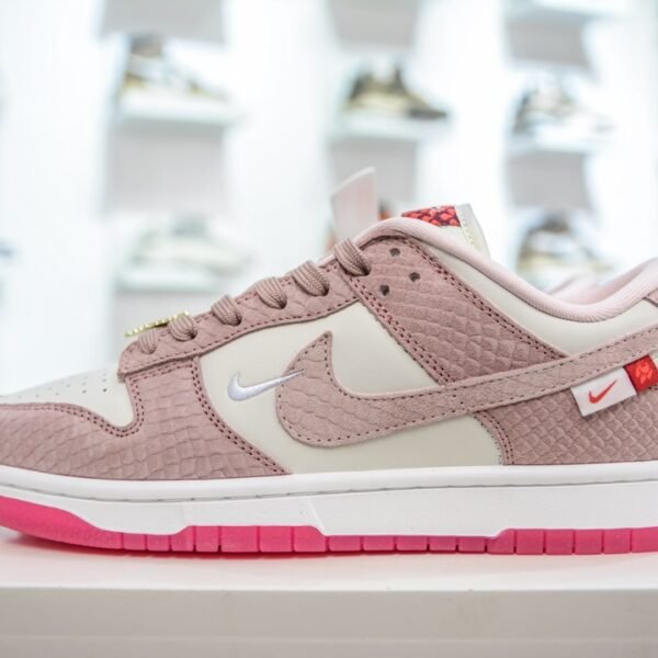 NK Dunk Low Year of the Snake - Sneakers
