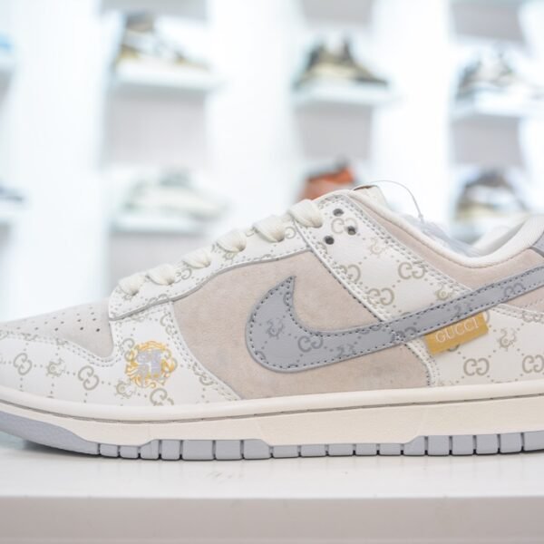 NK Dunk Low x GG - Sneakers