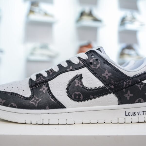NK Dunk Low x LV - Sneakers