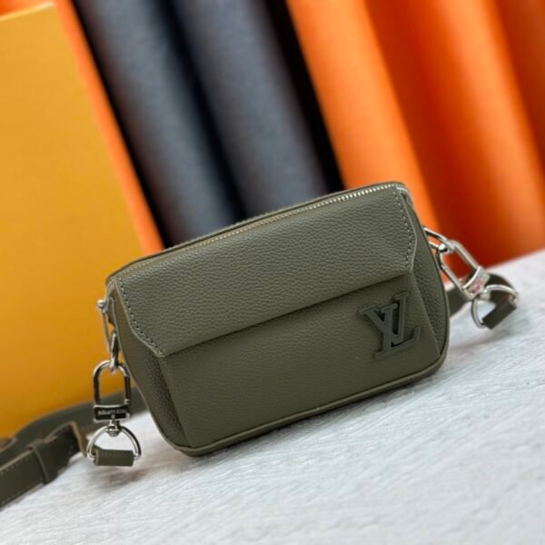 LV Outdoor Messenger - Bag