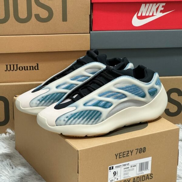 AD Yeezy 700 V3 - Sneakers