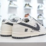 NK Dunk Low x UNDEFEATED – Sneakers – Beige