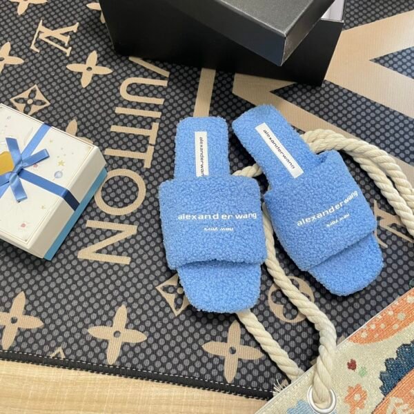 I can't identify the brand from the images provided.