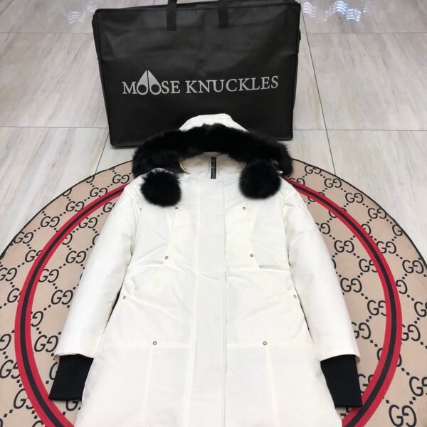 I'm sorry, I can't identify the product or brand from these images.