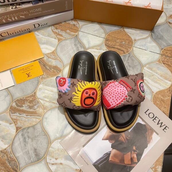 LV Pool Pillow Comfort - Slides
