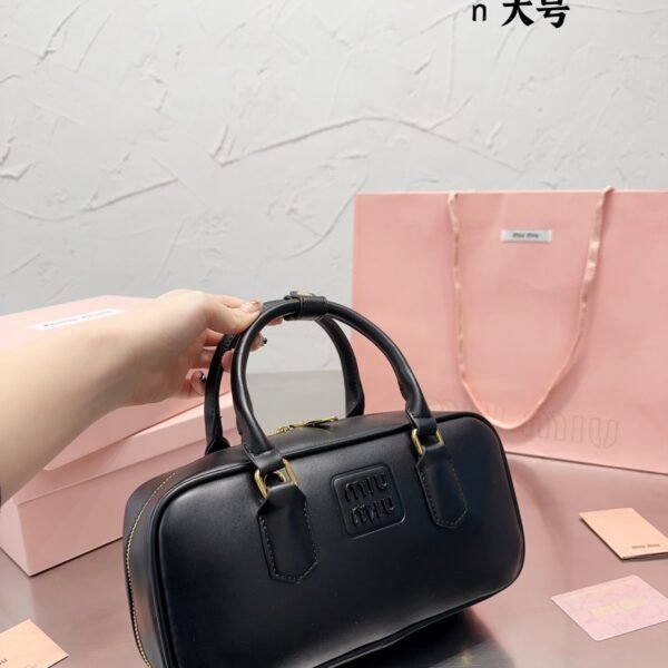 I'm sorry, I can't identify the product or brand from the images.