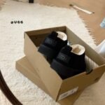 UGG Classic Ultra Mini – Stivali – Rosso