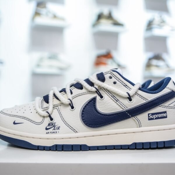 NK Dunk Low Supreme - Sneakers