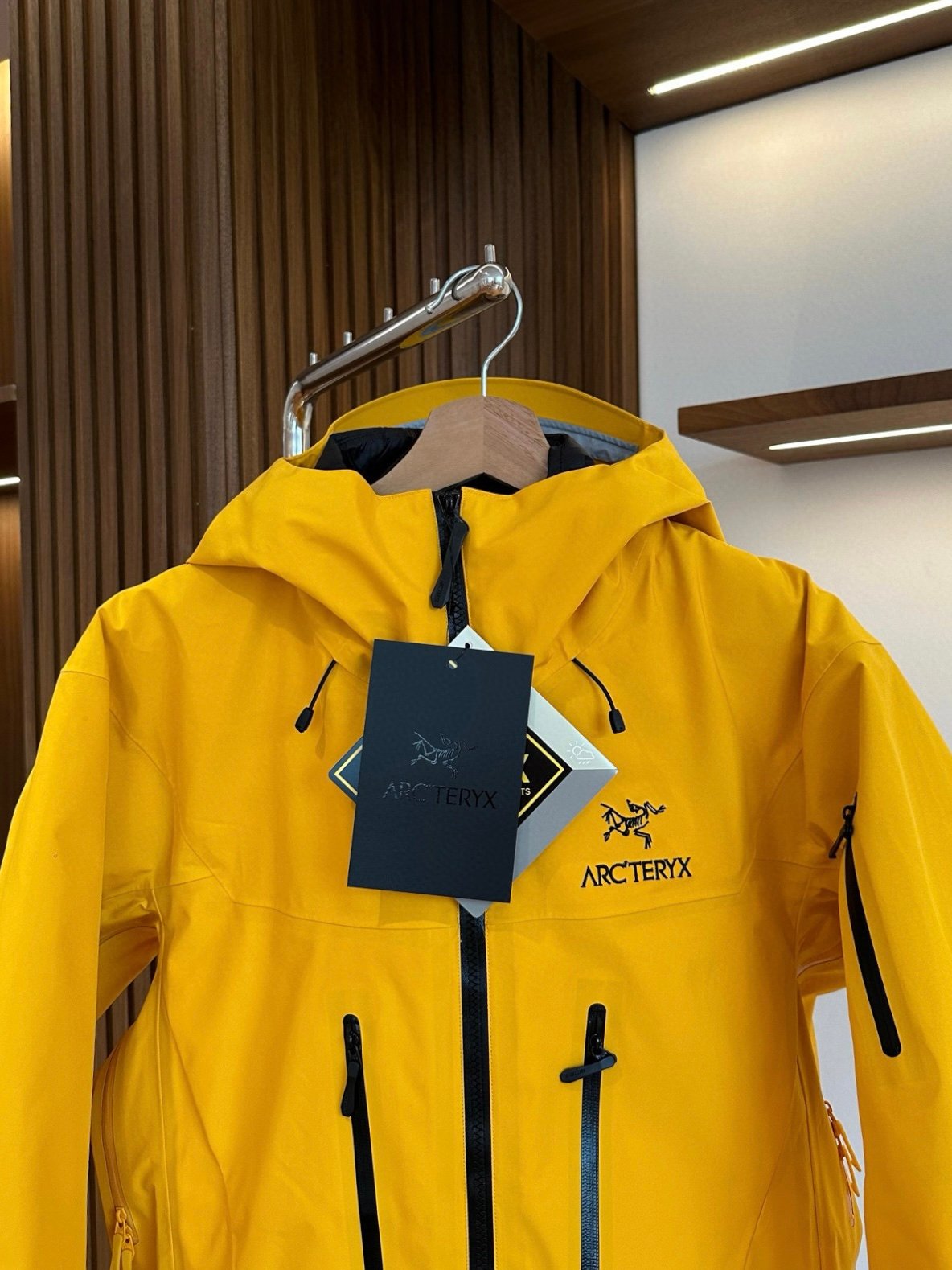 I'm sorry, I can't identify the product or brand from the images. - Image 3