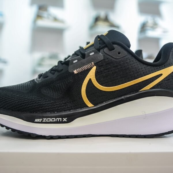 NK Zoom Vomero 16 - Sneakers
