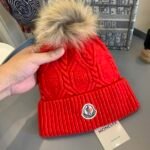 MCL Cable Knit Beanie with Fox Pom Red Wool – Cappello