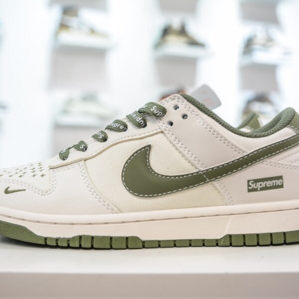 NK SB Dunk Low Supreme Military Green - Sneakers