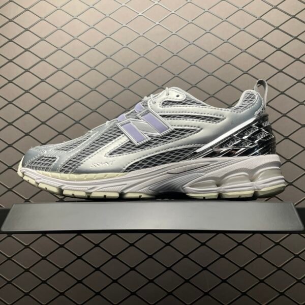 NB 2002R The Basement - Sneakers
