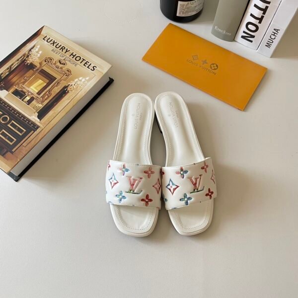 LV Pool Pillow Comfort - Slides