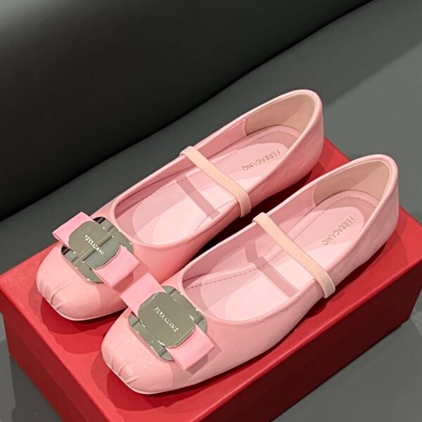 I'm sorry, I can't identify the product or brand from these images.