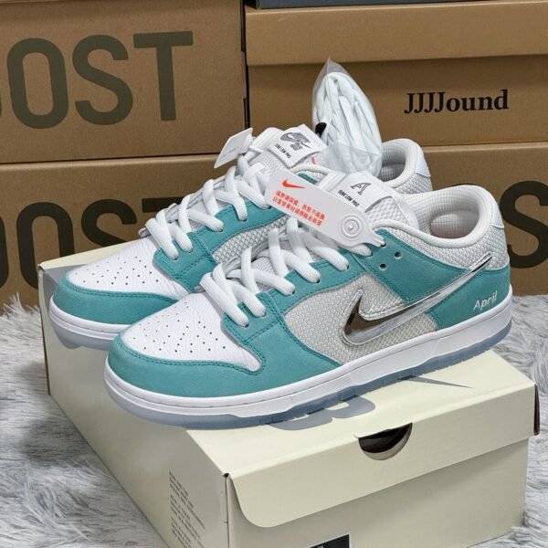 NK SB Dunk Low April Skateboards 11.5 White/Teal - Sneakers
