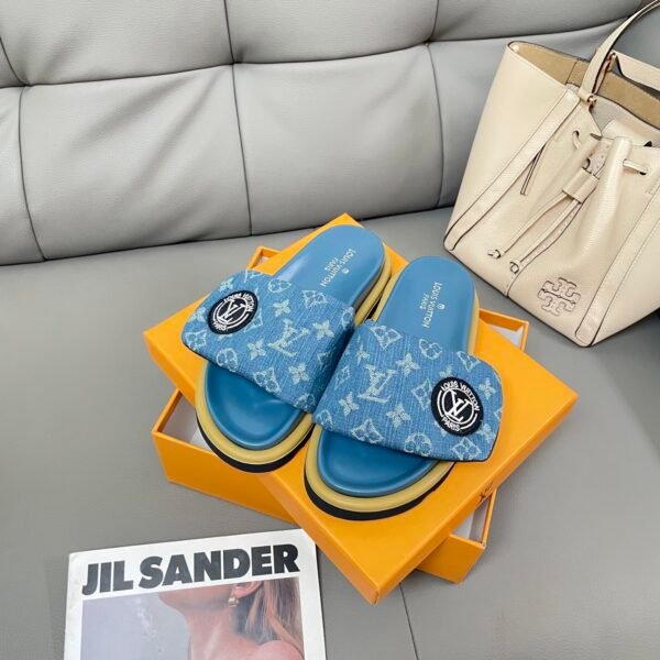LV Pool Pillow Comfort - Slides