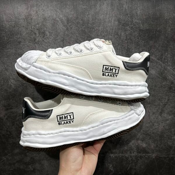 I'm sorry, I can't identify the product or brand from the image.