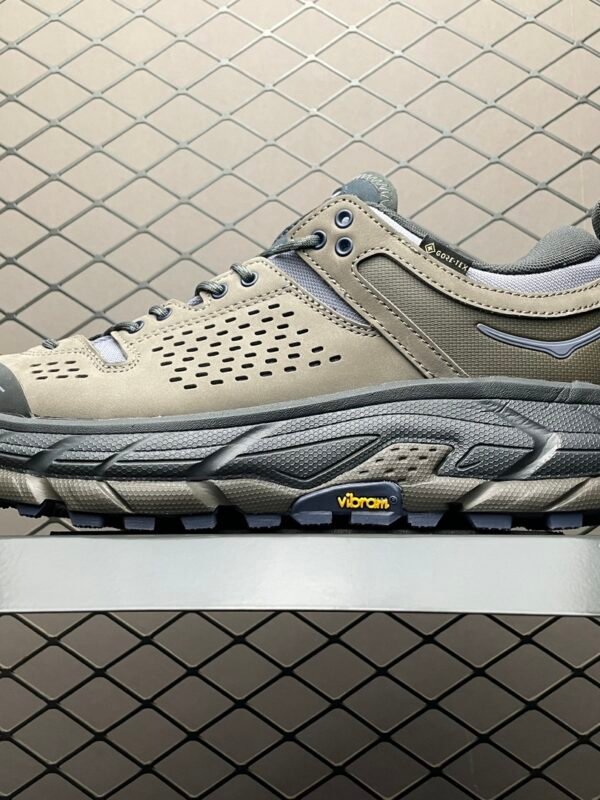 NK ACG Mountain Fly Low – Sneaker – Hellbraun