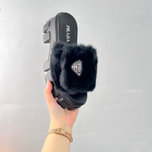 PR Monolith Faux Fur - Slides