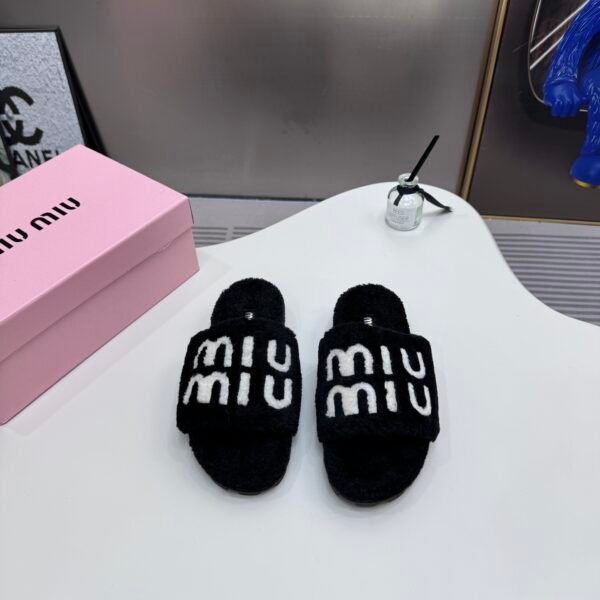 MIU Furry Logo Slides Black/White - Slides