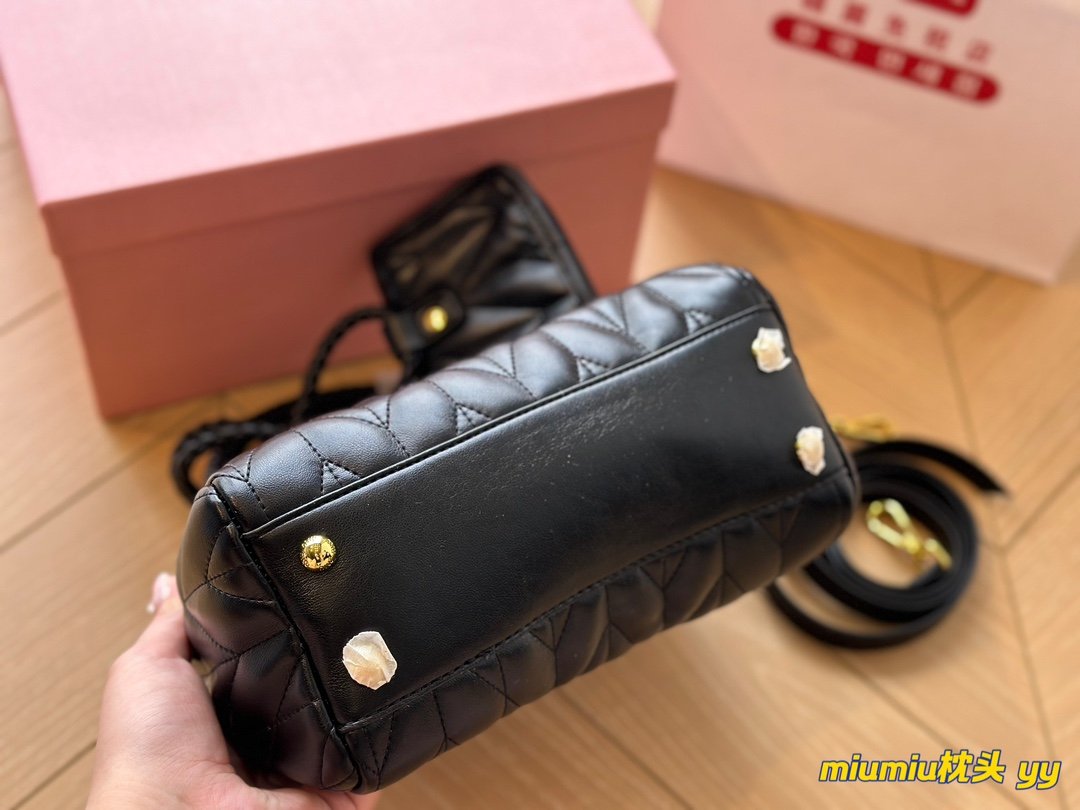 MIU Wander Matelassé Black Leather - Bag - Image 6
