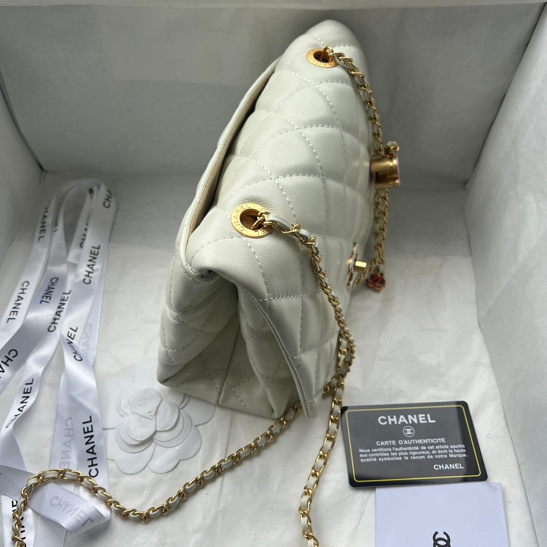 CC Classic Flap Medium White Lambskin - Bag - Image 4