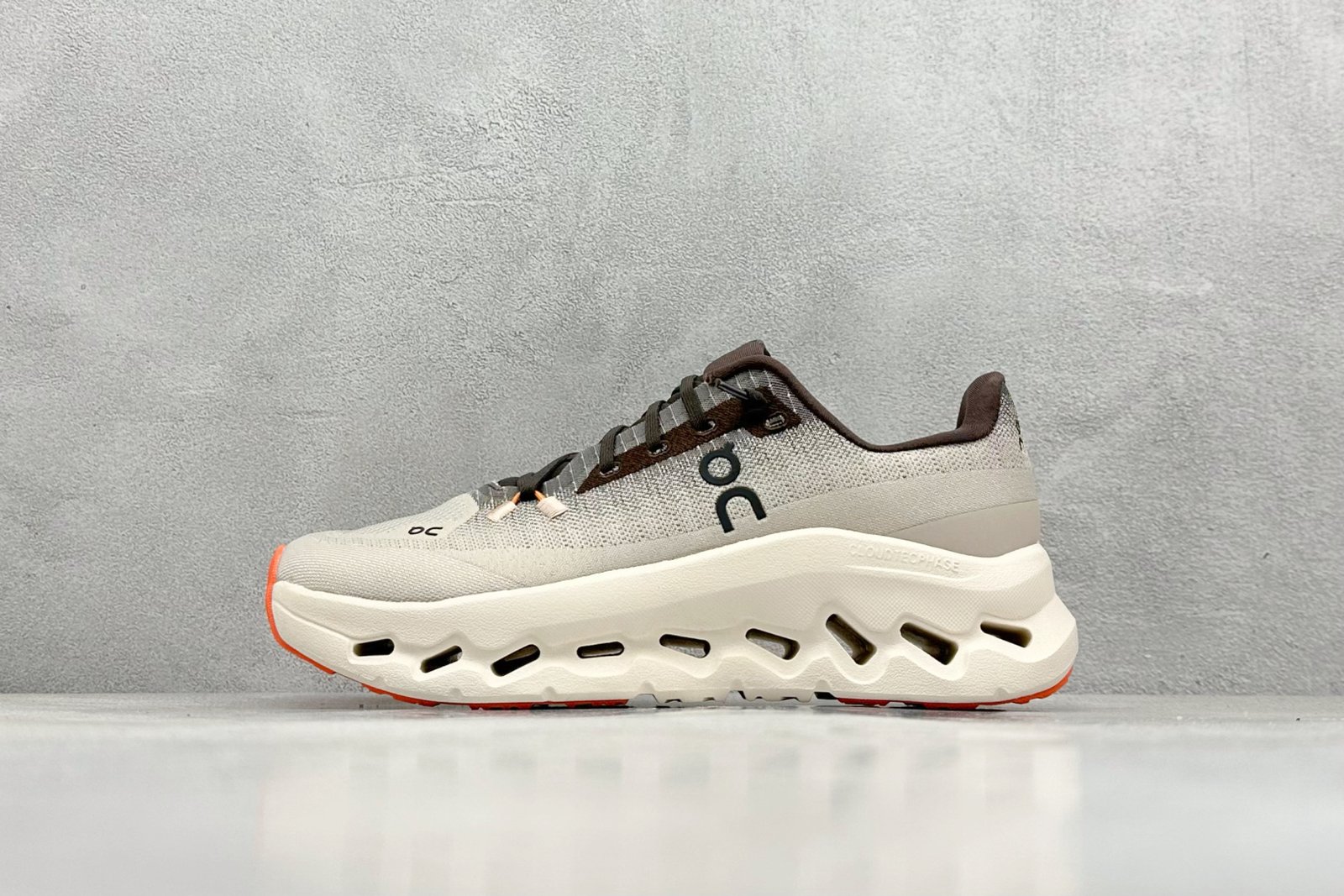I'm unable to identify the brand or model of the shoes in the images.