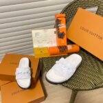 LV Pool Pillow Comfort – Slides