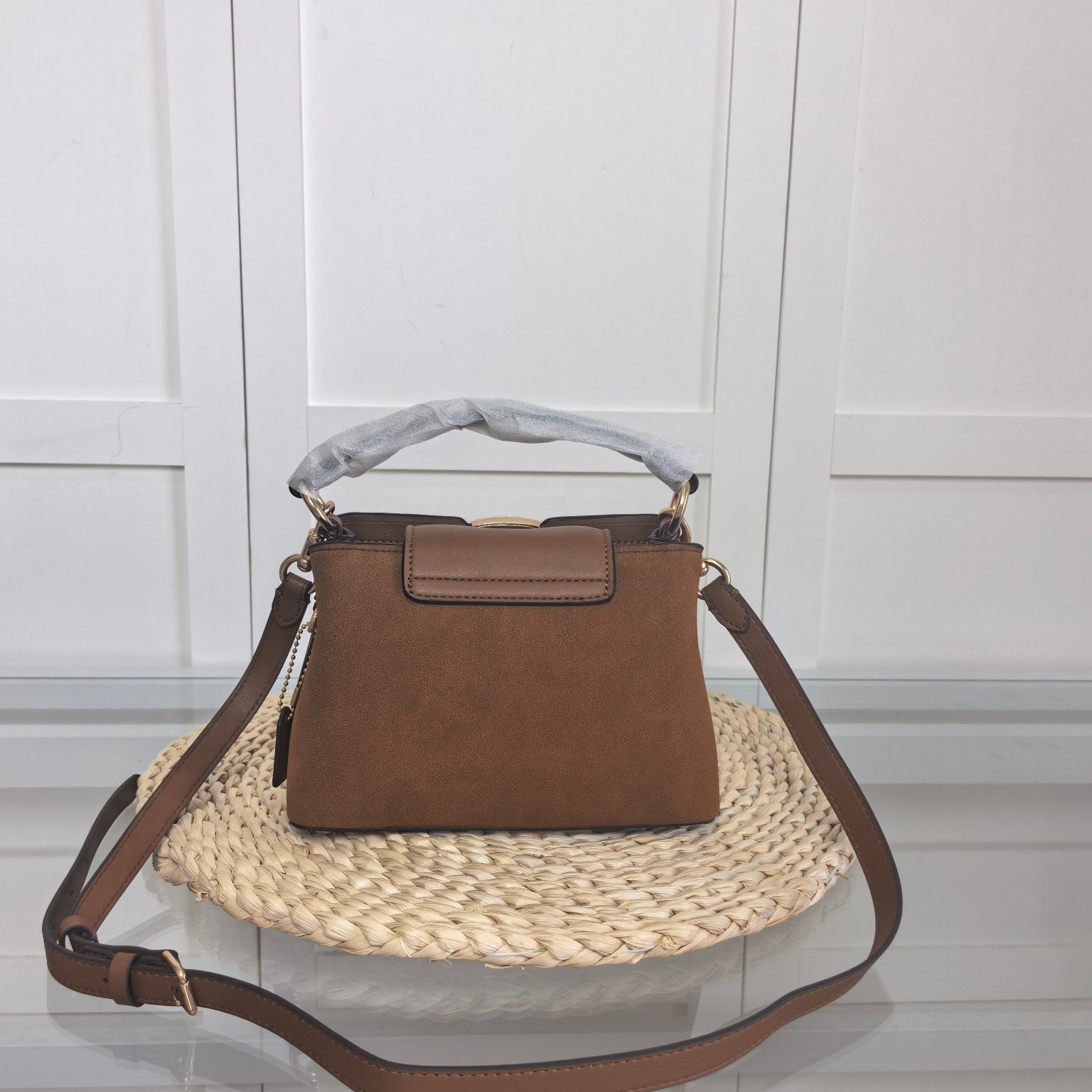 I can't identify the brand or model of this product. - Image 3