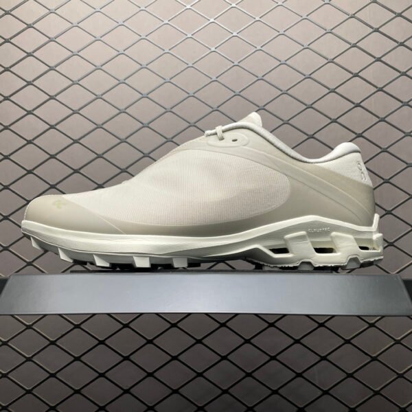 OW Cloudventure Peak - Sneakers