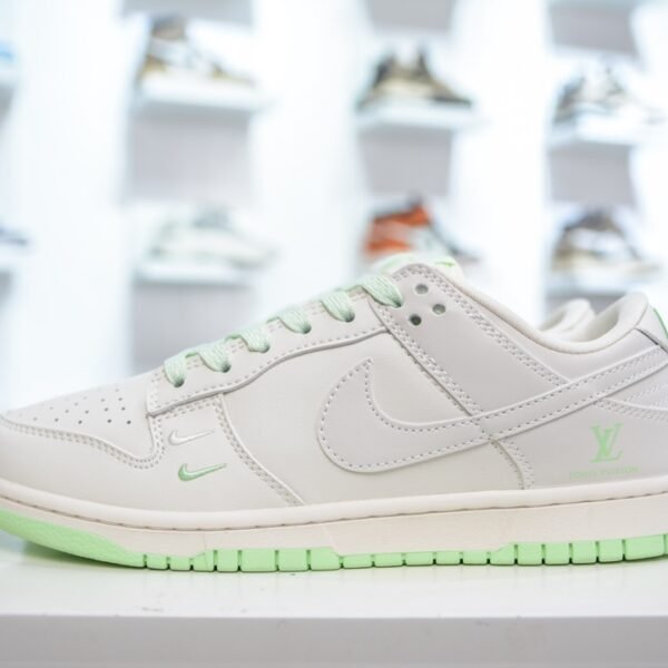 NK Dunk Low x LV - Sneakers