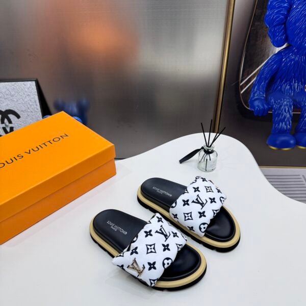 LV Pool Pillow Comfort - Slides