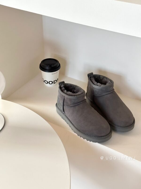 UGG Classic Ultra Mini – Boots – Grey