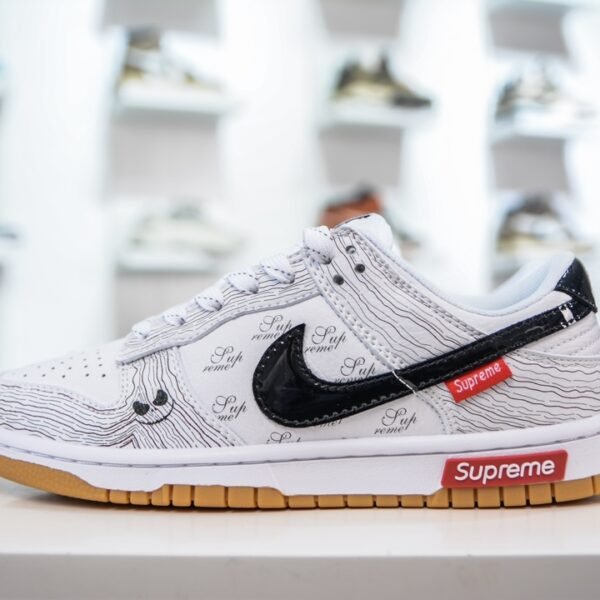 NK Dunk Low Supreme - Sneakers