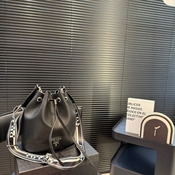 PR Monochrome Bucket Bag - Bag