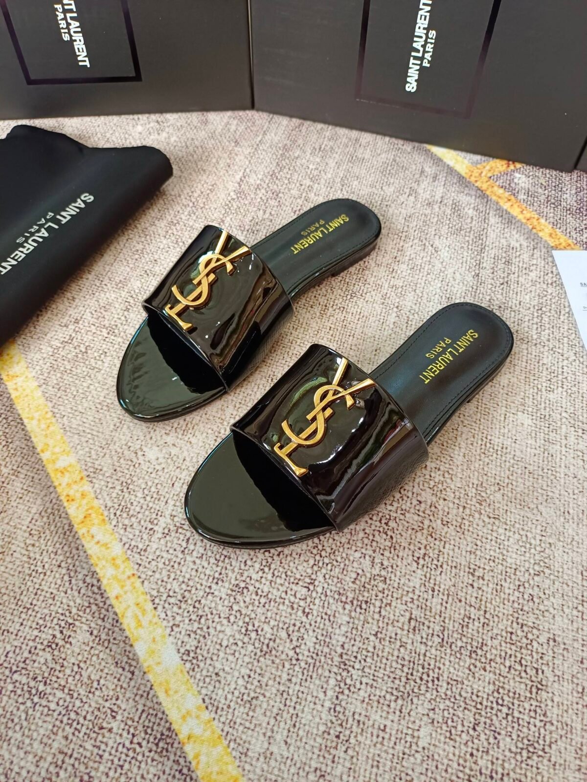 YSL Cassandra Flat Sandals – Sandali — 3