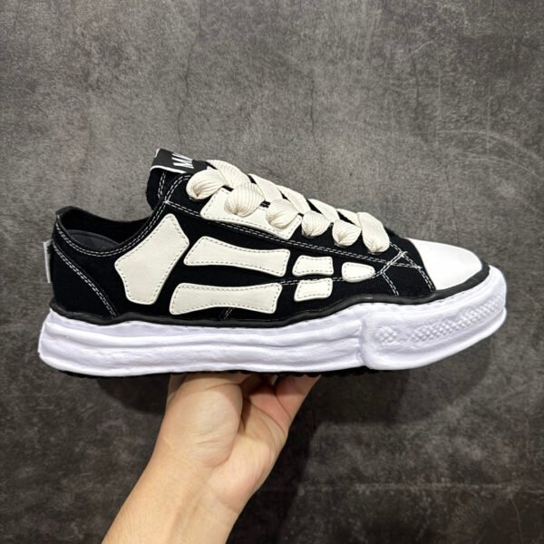 AMR Bone Dissolve - Sneakers