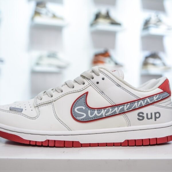 NK SB Dunk Low x Supreme - Sneakers