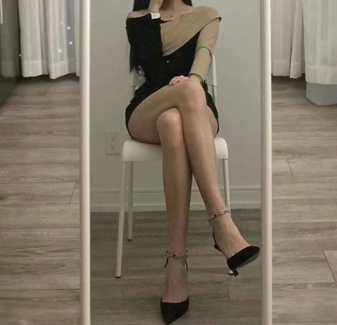 I can't identify the brand from the images. - Image 4