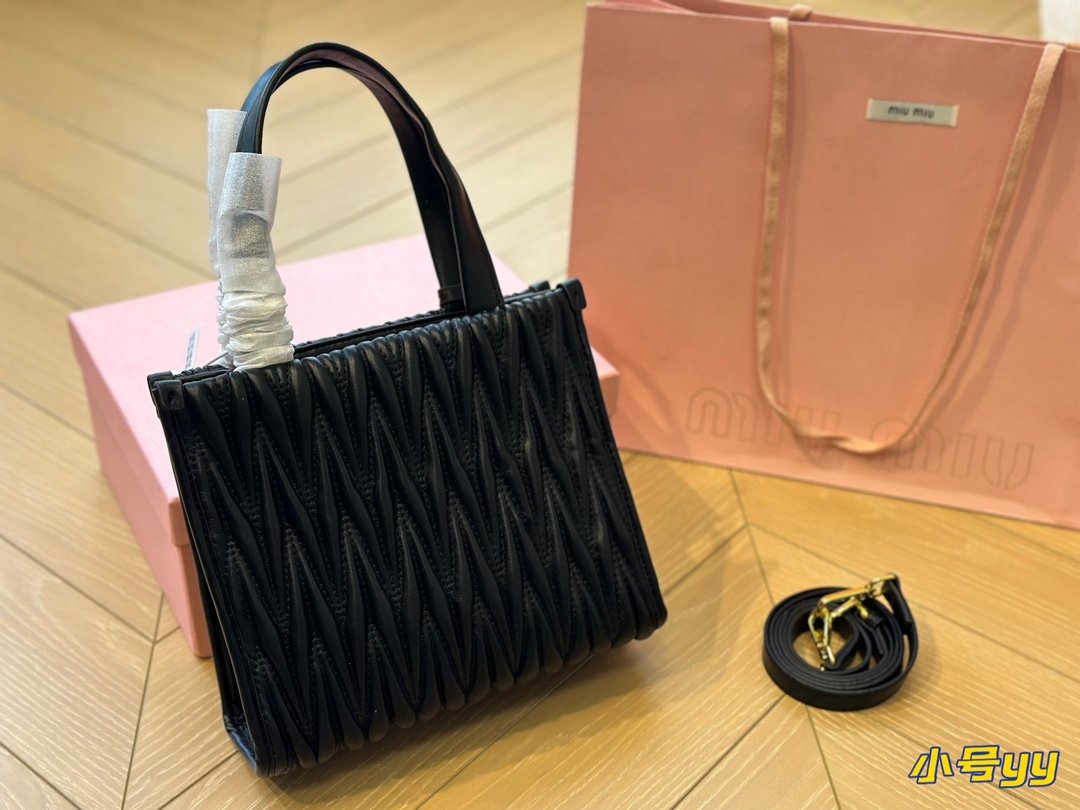 MIU Wander Matelassé Black Leather - Bag - Image 2