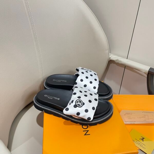 LV Polka Dot Pool Pillow Comfort - Slides