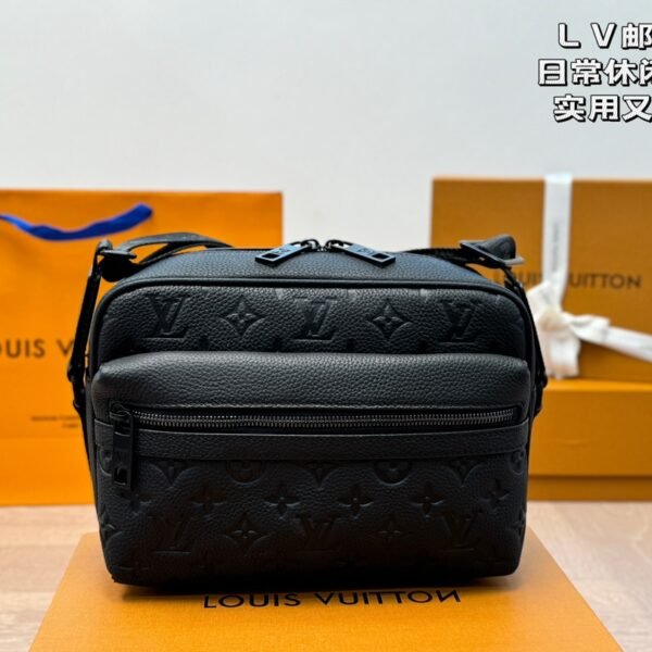 LV Outdoor Messenger - Bag