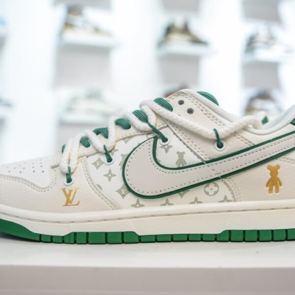 NK Dunk Low x LV - Sneakers