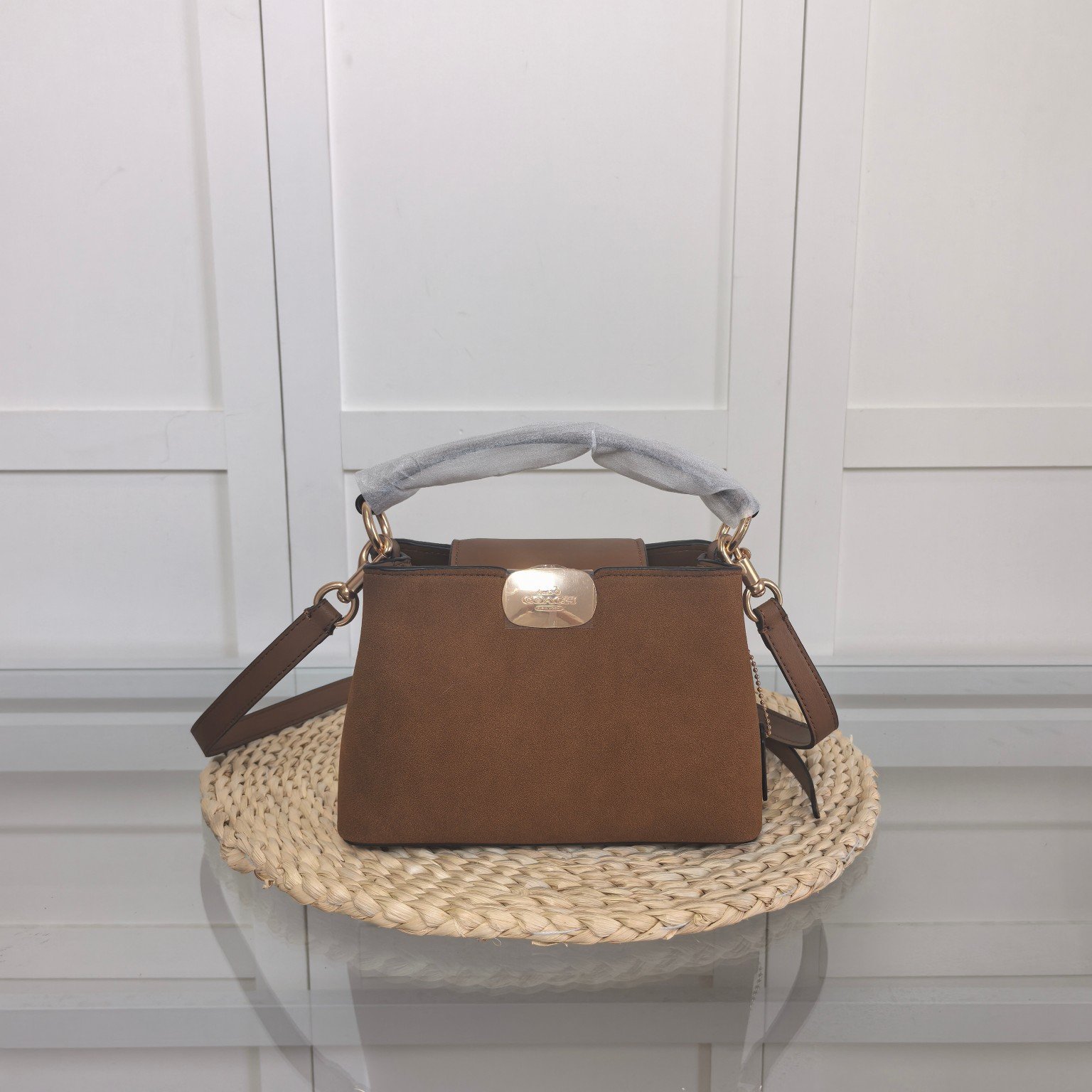 I can't identify the brand or model of this product.